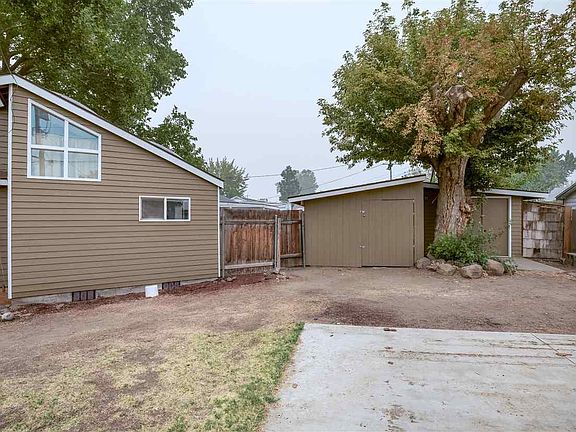 4th image of 1004 Wright Ave