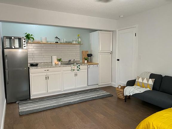 2nd image of 1125 Pinetree Dr APT 2