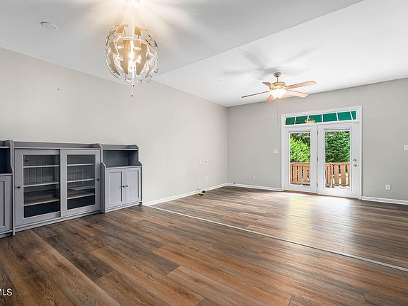 5th image of 1109 Skyline Dr APT 1