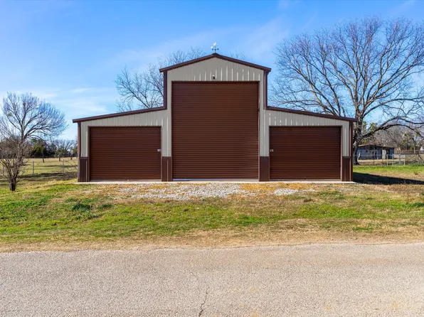 S Ewing St, Boyd, TX 76023