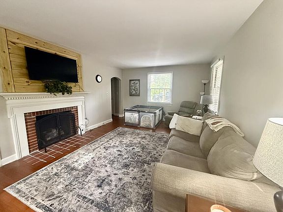 4th image of 1023 Banister Rd