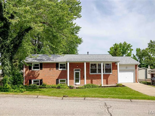 103 Canary Ln, Saint Charles, MO 63301