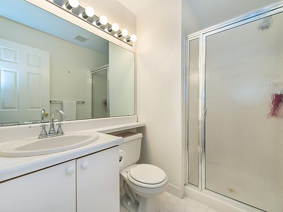 3rd image of 50 Pine St APT 9C