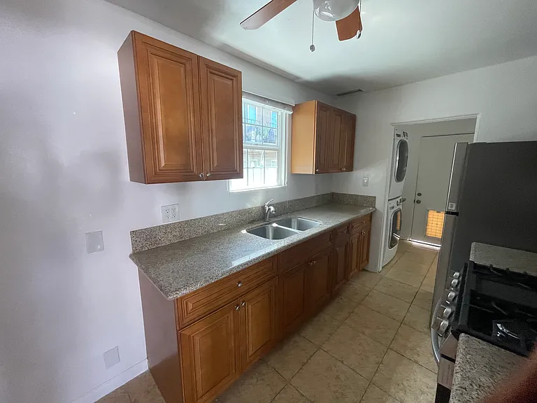 5025 Lotus St #5025 — Photo 10