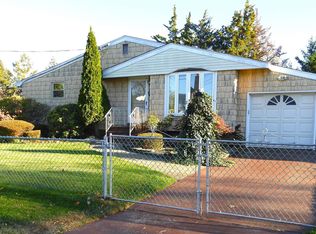 180 Tremont Rd, Lindenhurst, NY 11757