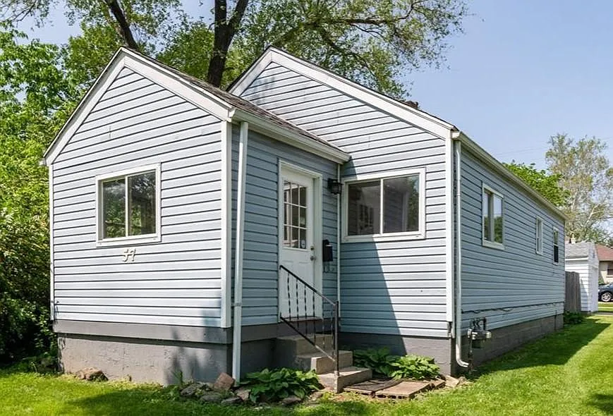 2 bed, 861 sqft, $975 — Photo 2