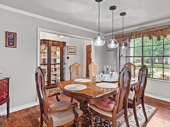 5th image of 17 Heatherwood Dr