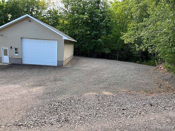 2nd image of 51417 Amygdaloid St