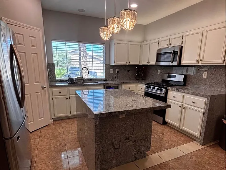 83225 Greenbrier Dr — Photo 2