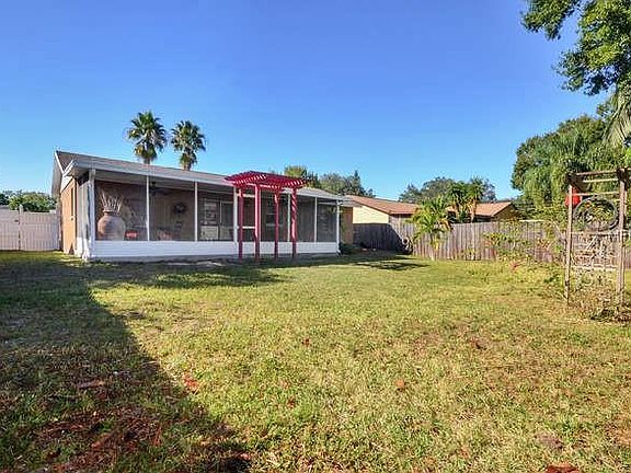 4th image of 1813 Elaine Dr