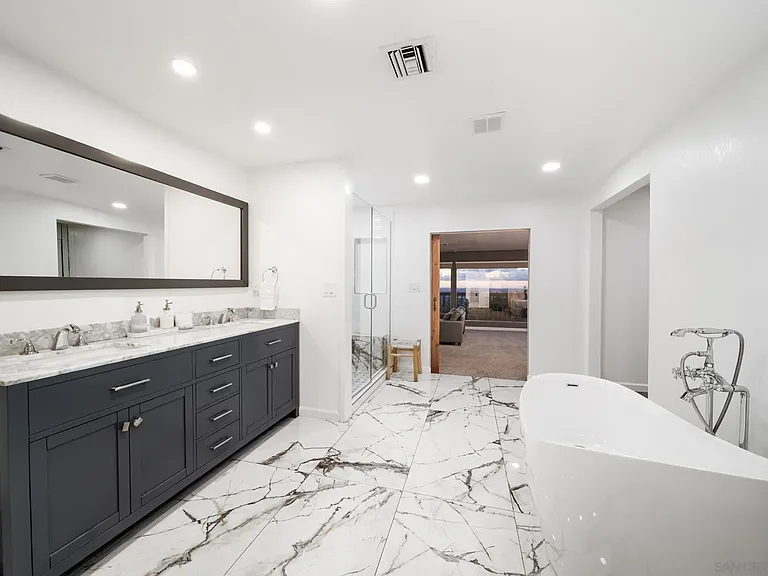 4260 Eastridge Dr — Photo 30