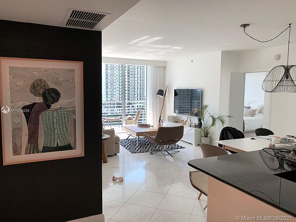 5th image of 325 Biscayne Blvd #1019