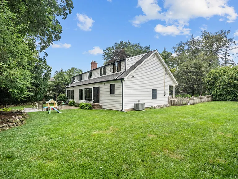 107 Highland Ave — Photo 25