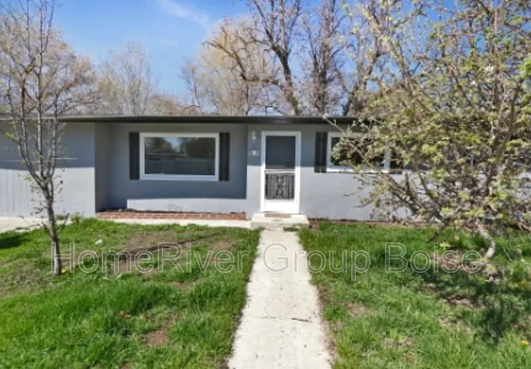 919 N Riviera Dr — Photo 1