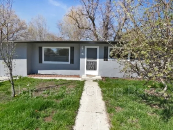 919 N Riviera Dr, Boise, ID 83703