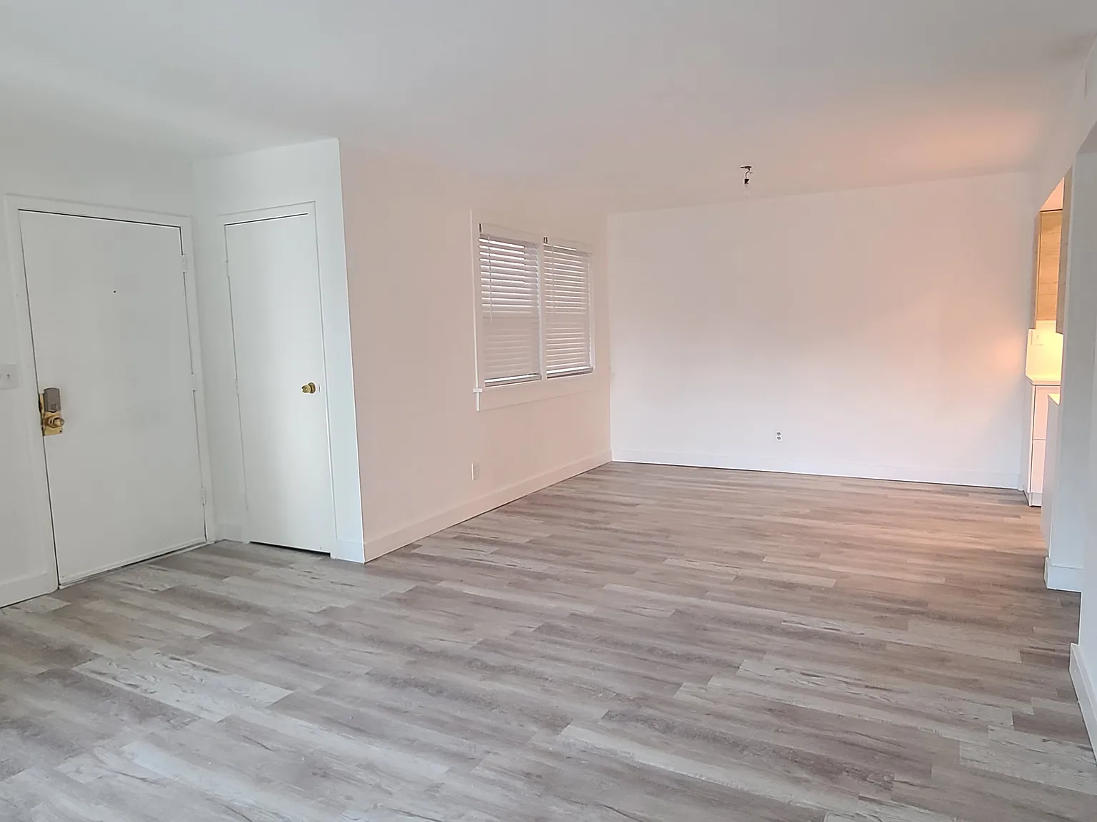 6519 W Newberry Rd — Photo 3
