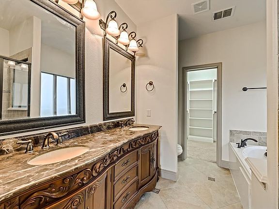 4th image of 921 Lake Meadow Ln