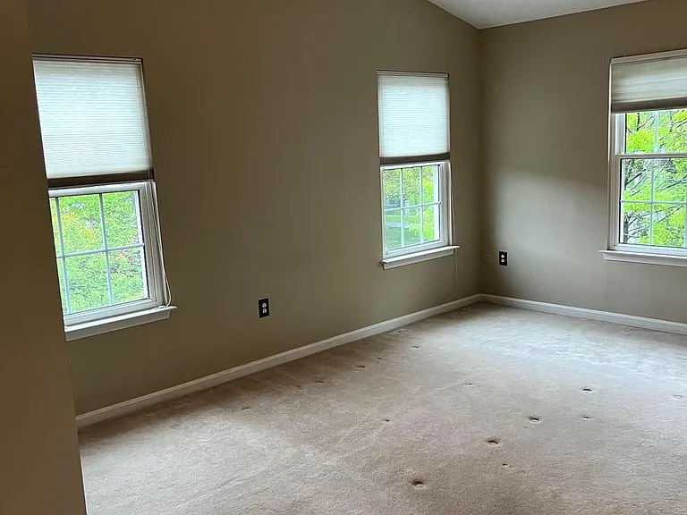 47370 Victoria Falls Sq — Photo 32
