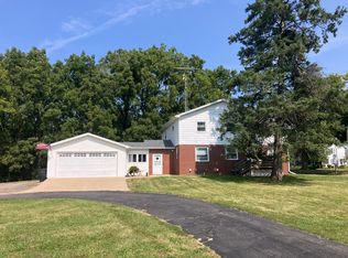 7641 Springfield Rd, Lake Geneva, WI 53147