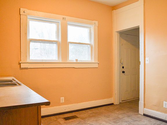 4th image of 3634 Birchwood Ave