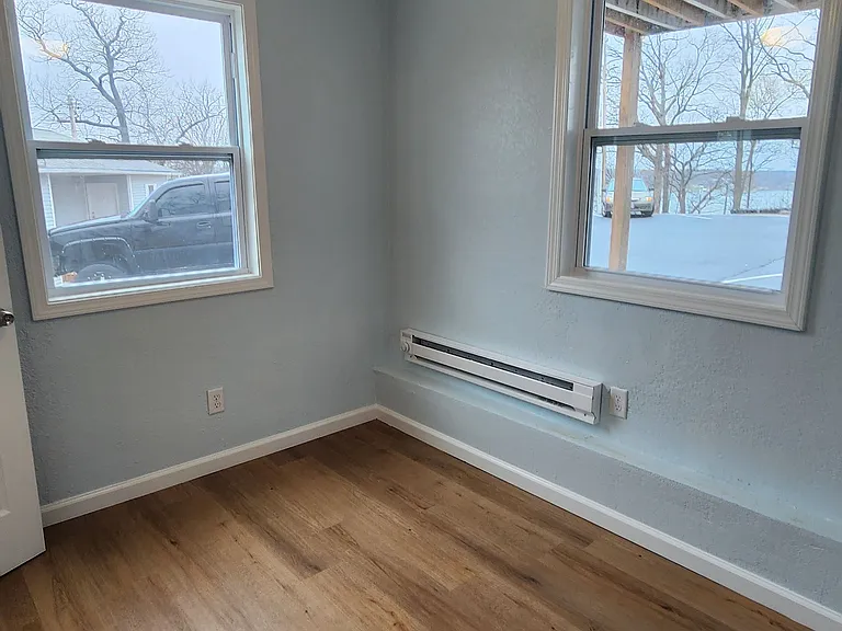 Lakefront Apartments — Photo 37