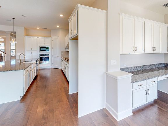 5th image of 288 Chancellor Ct