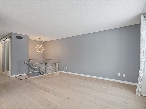 5th image of 1620 Hillcrest Ct