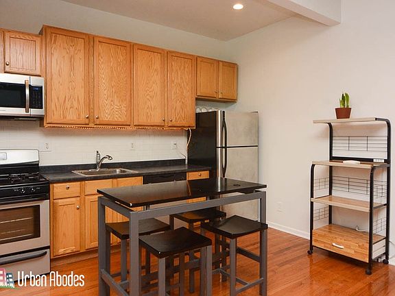 5th image of 1450 W Blackhawk St APT 2