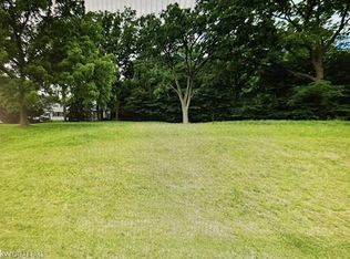 2780 Orchard Pl, Orchard Lake, MI 48324