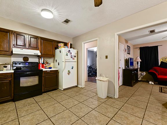 3rd image of 1233 Parktown Dr