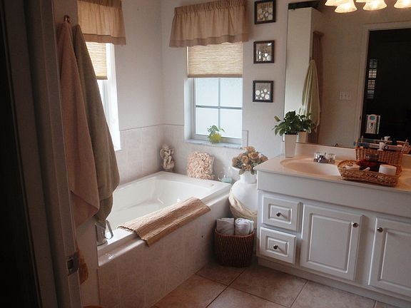 4th image of 203 Gardenia St