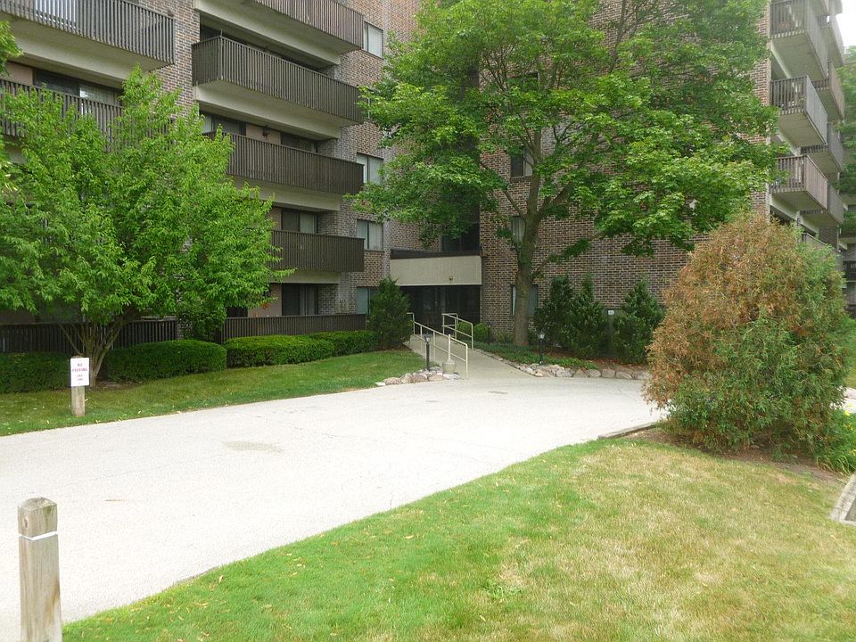 1st image of 920 Vose Dr APT 409