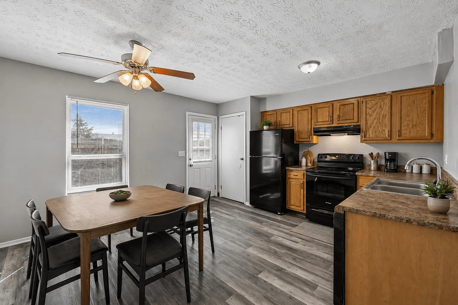 Sharon Green Townhomes — Photo 2