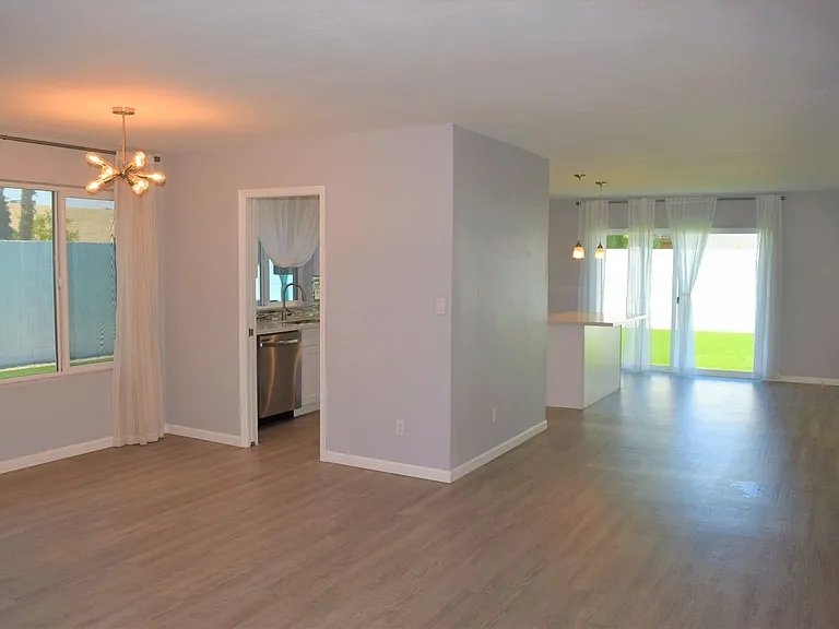 2006 W Silvergate Dr — Photo 13