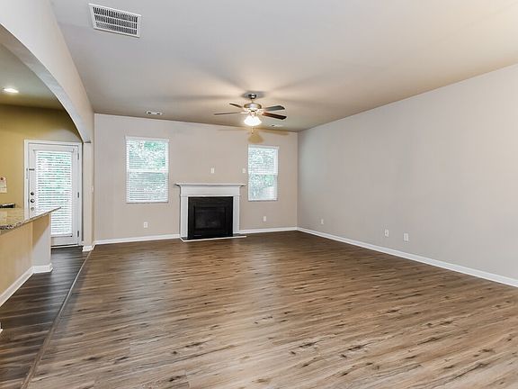 5th image of 217 Jefferson Ave