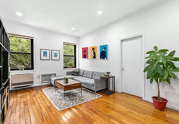2nd image of 407 W 40th St APT 3A