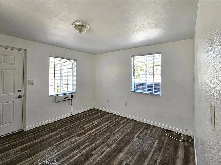 656 W 21st St — Photo 10