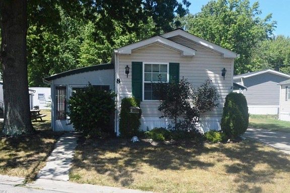 2nd image of 8 Carrie Ln #8