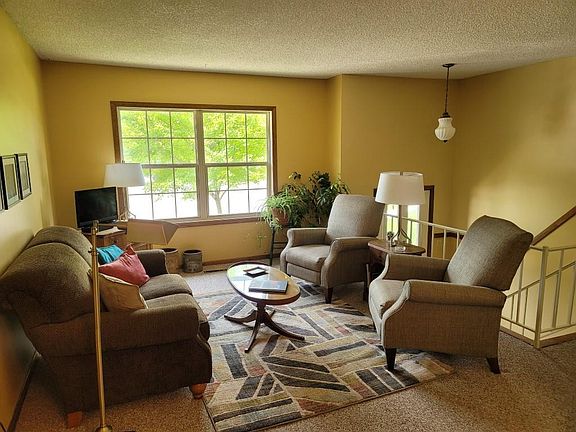 5th image of 2 Elmwood Ln