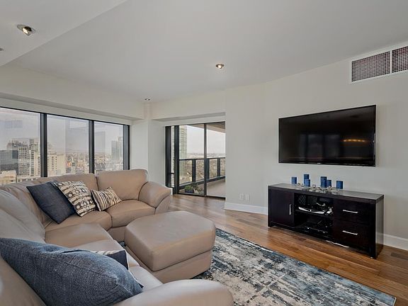 4th image of 200 Harbor Dr Unit 2101