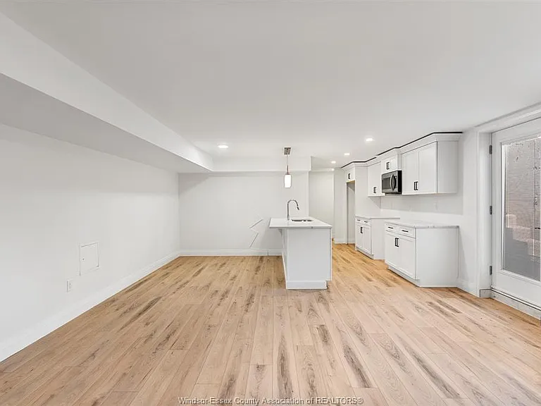 253 Livingstone Cres — Photo 7