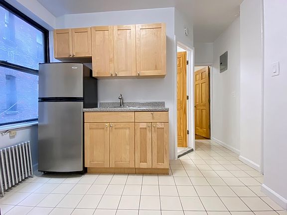 2nd image of 236 E 13th St #260