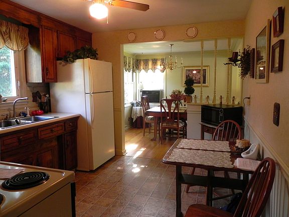 2nd image of 102 Manor Dr