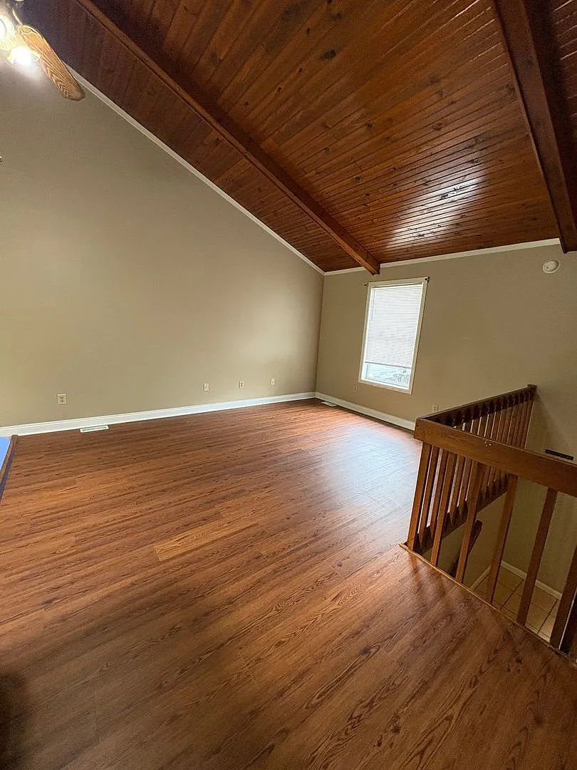 1136 Dale Drive — Photo 3