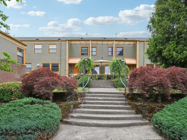 2025 SE Caruthers St APT 17, Portland, OR 97214