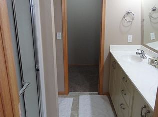 525 Stonedale Dr, Manhattan, KS 66503