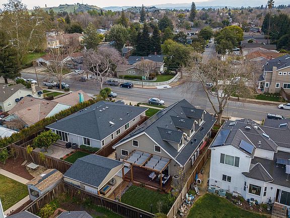 4th image of 711 Willow Glen Way