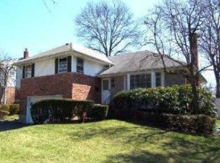 868 Pepperidge Rd, Westbury, NY 11590