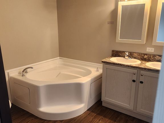 3rd image of 48 Suzanne Blvd #48