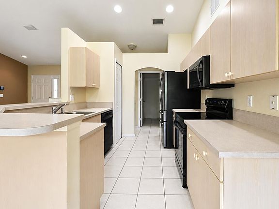 5th image of 491 SE STARFLOWER Avenue